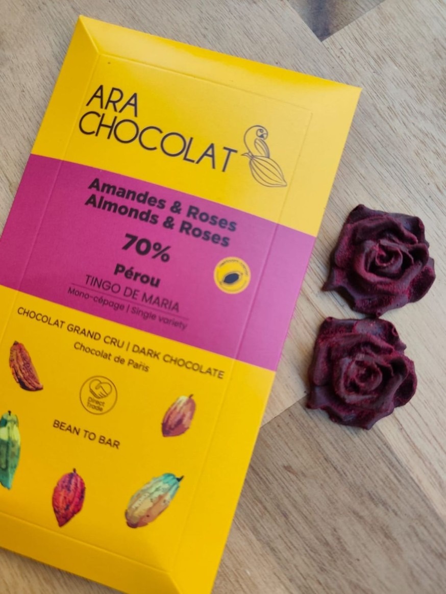 Ara Chocolat 70% bar with almonds and roses