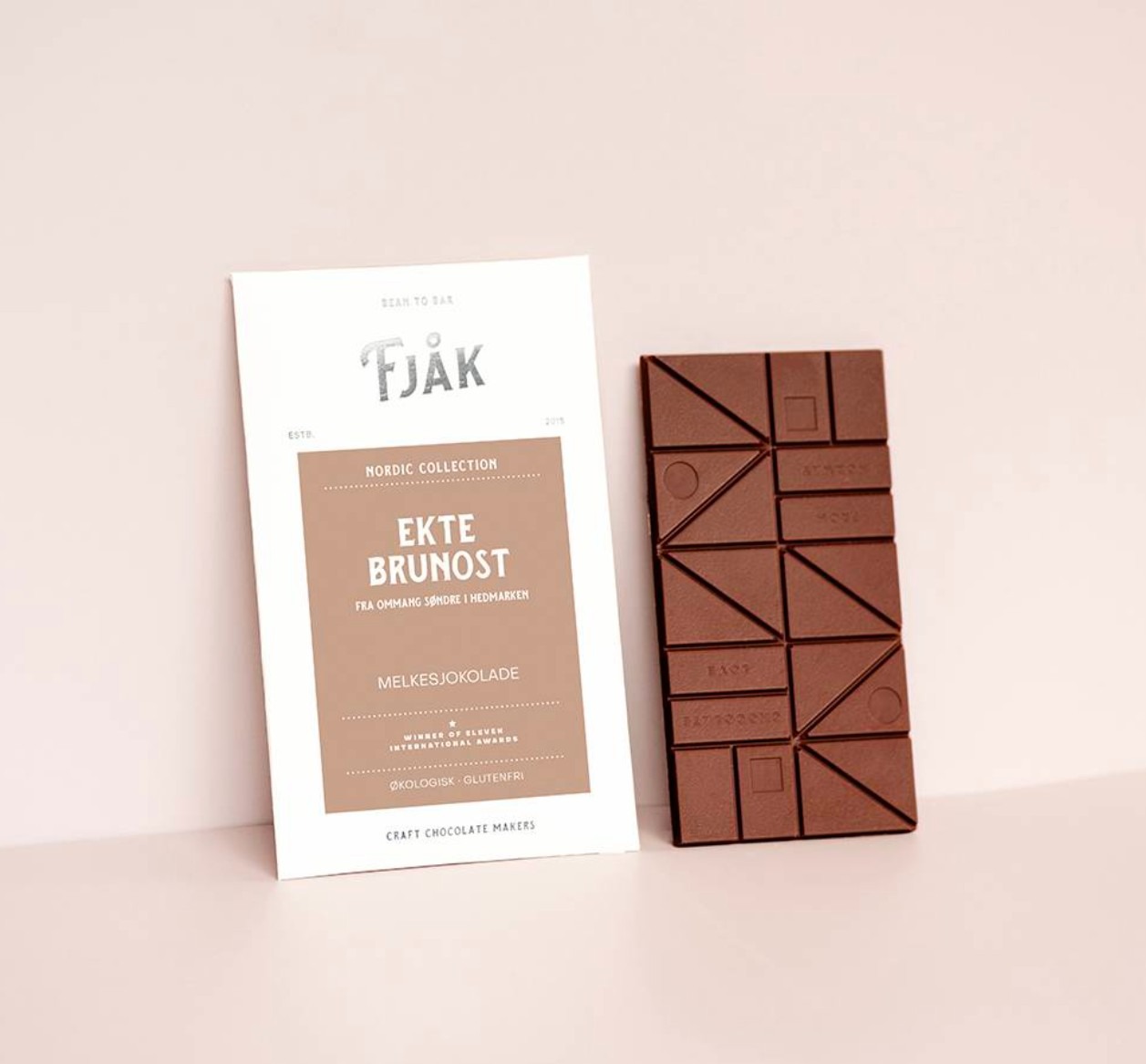 Fjåk Sjokolade 45% milk & brown cheese